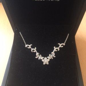 Stunning Vera Bradley "flowers" neckace